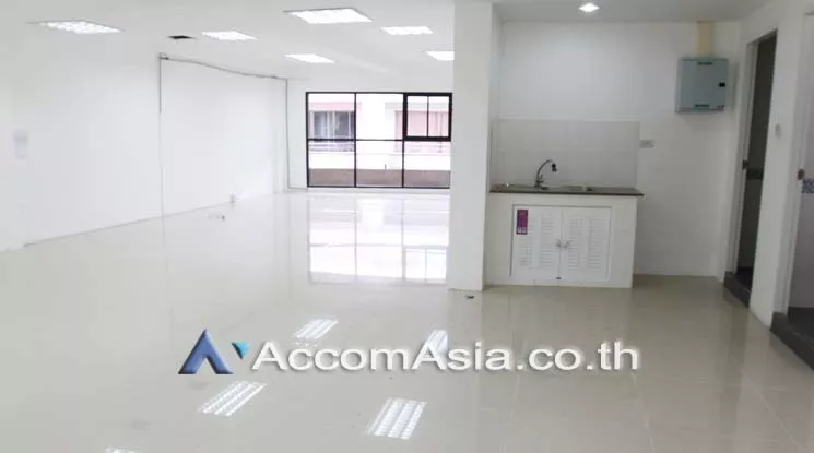 unit Studio  Office space For Rent in Sukhumvit, Bangkok  near BTS Phra khanong (AA17394)